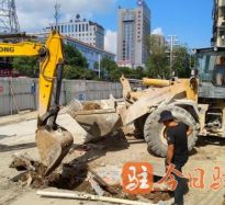 岛国操逼骚逼高温下的坚守｜道路建设者用汗水铺就畅通路